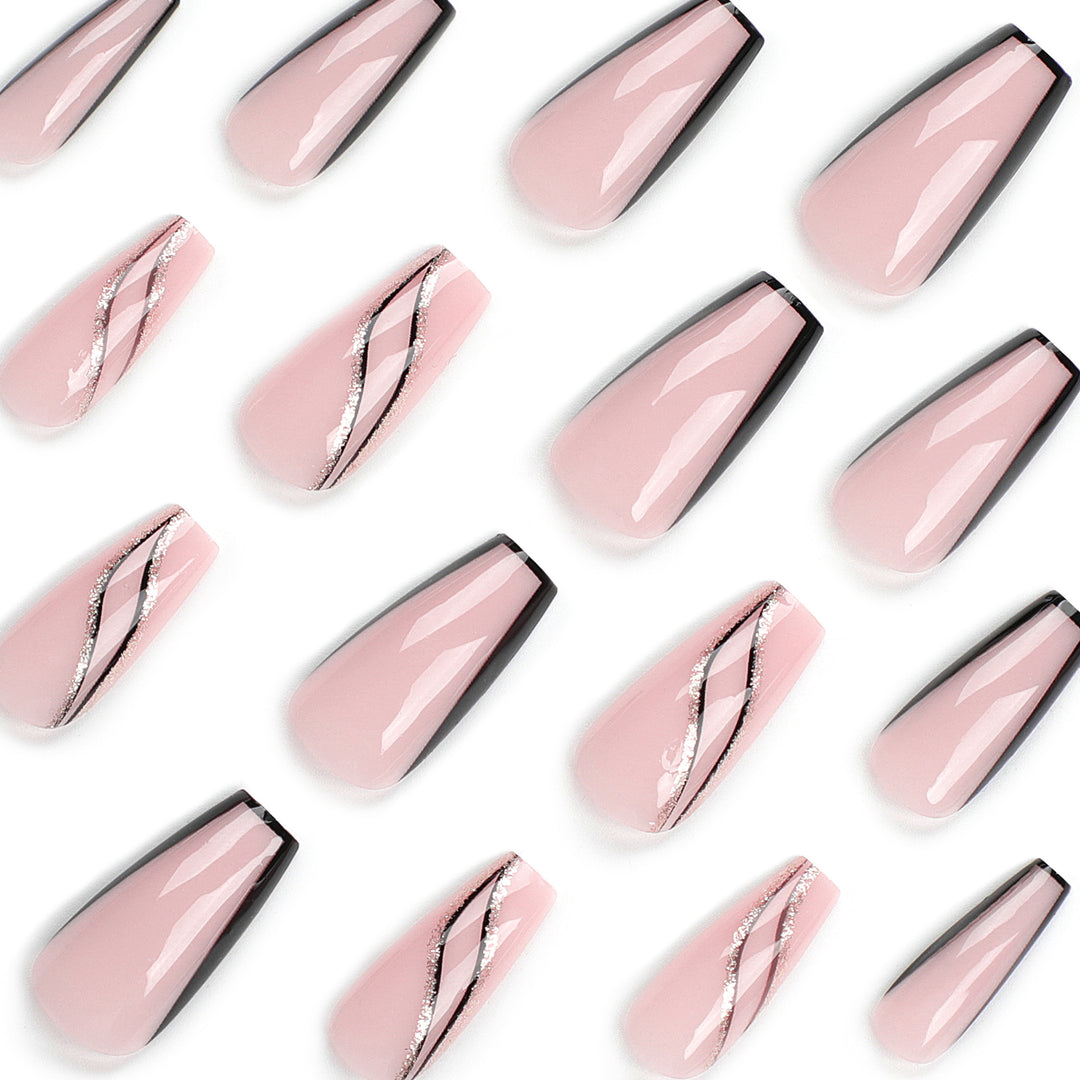 Kunstvolle Nagelverlängerungen mit elegantem Design Karnz