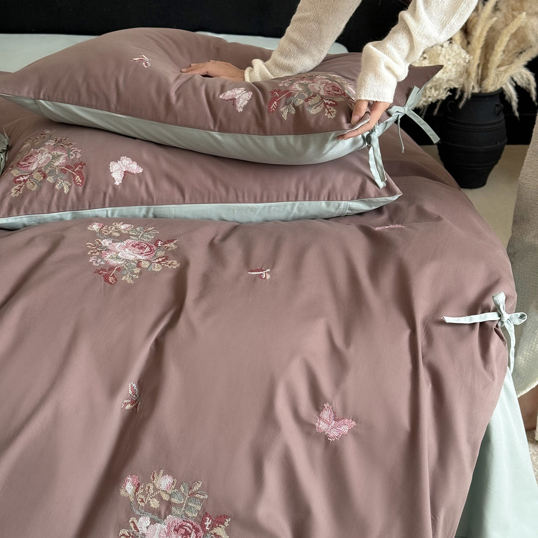 Bestickter Floral-und-Schmetterling Baumwollsatin Kissenbezug mit Bandverschluss