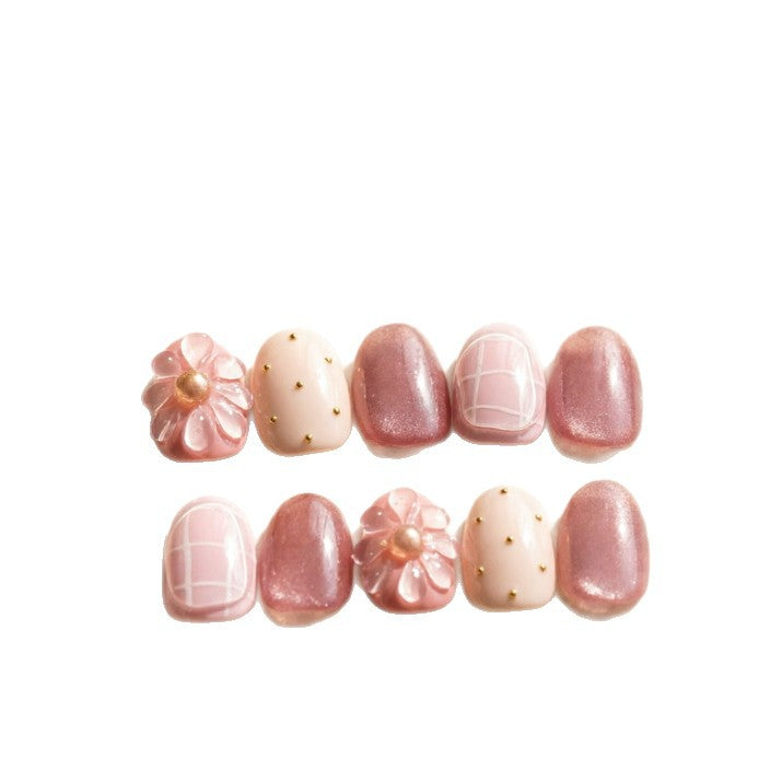 Kunstnägel mit Floralen Designs Karnz