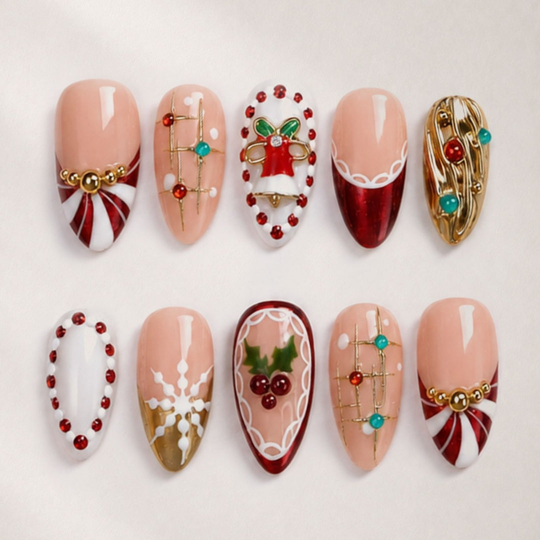 Festliche Kunstnägel mit Weihnachtsmotiven Karnz