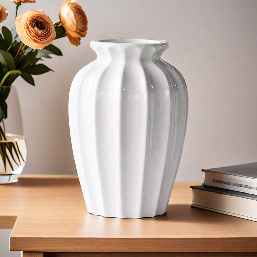 Elegante Keramikvase mit Rippenstruktur Karnz