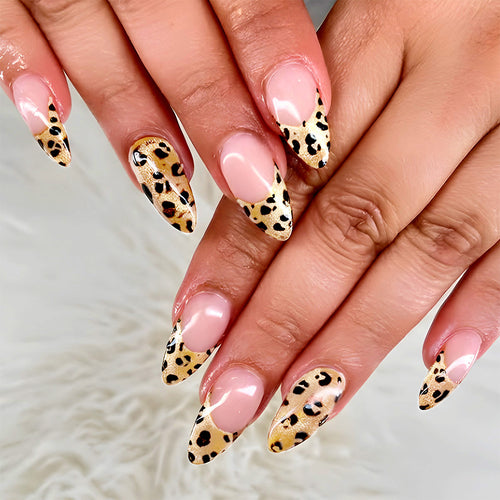 Künstlerische Stiletto Press-On Nägel mit Leopardenmuster-Akzenten Karnz