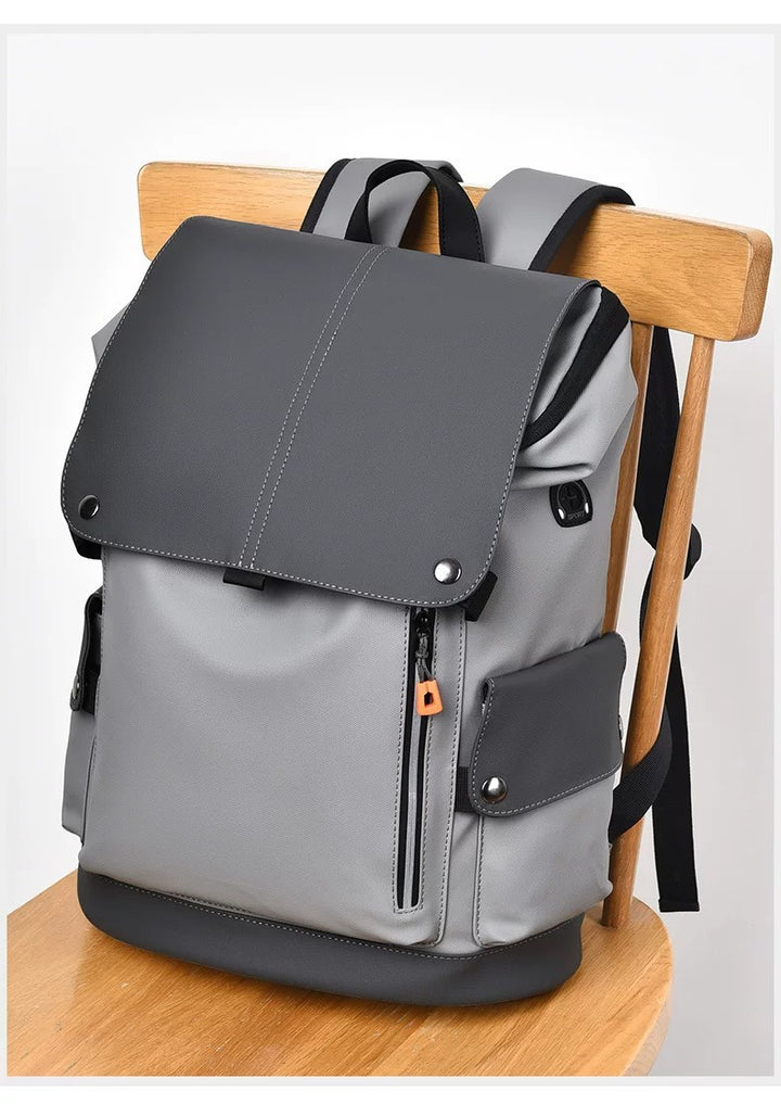 Vielseitiger Rolltop-Reiserucksack