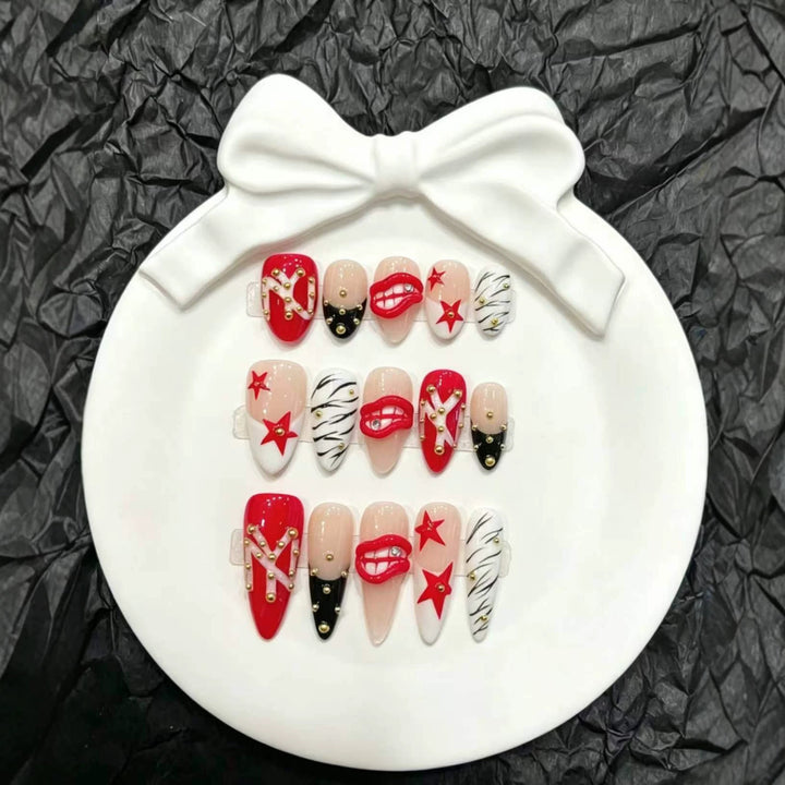 Künstlerisches Press-On Nagelset mit einzigartigen Designs