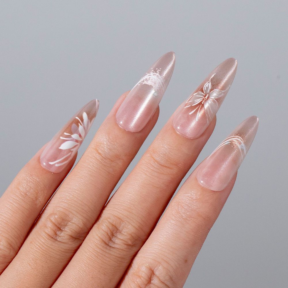 Blumeninspirierten Press-On Nagelverzierungen Karnz