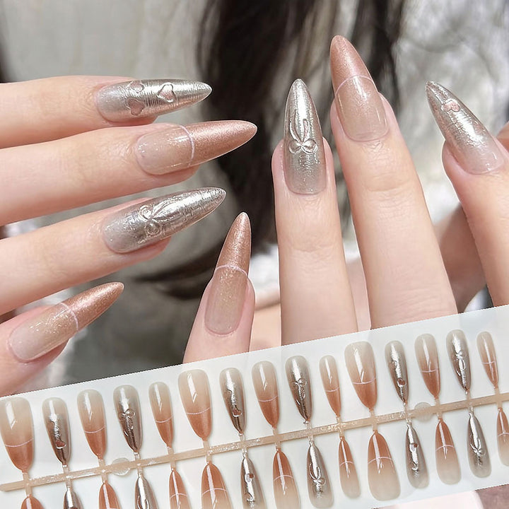 Dekoratives Press-On-Nagelset mit elegantem Design