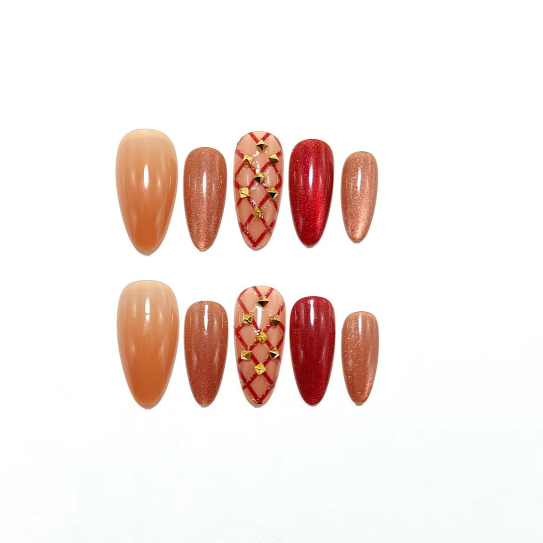 Elegante Nagelkunst mit Glitzerkante Karnz