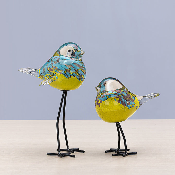 Handgefertigte dekorative Glasskulptur eines Vogels auf Metallbeinen Karnz