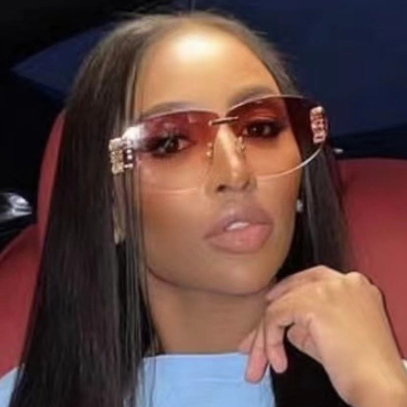 Damen modische Sonnenbrille im eleganten Aviator-Stil mit Kunststeindetails Karnz
