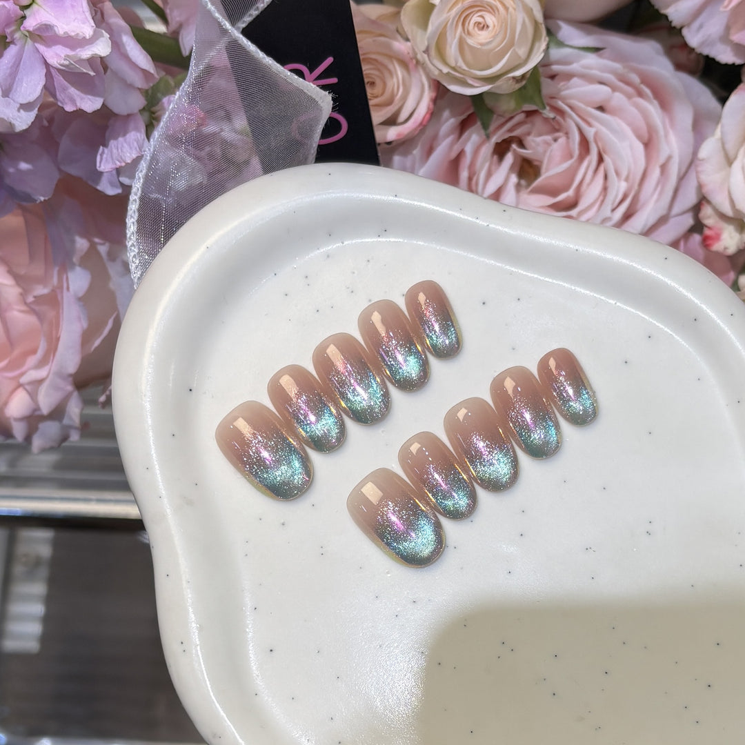 Künstliche Nagelspitzen mit Schimmerndem Ombre-Effekt Karnz