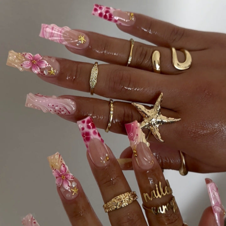 Künstlerische Nagelkunst Karnz