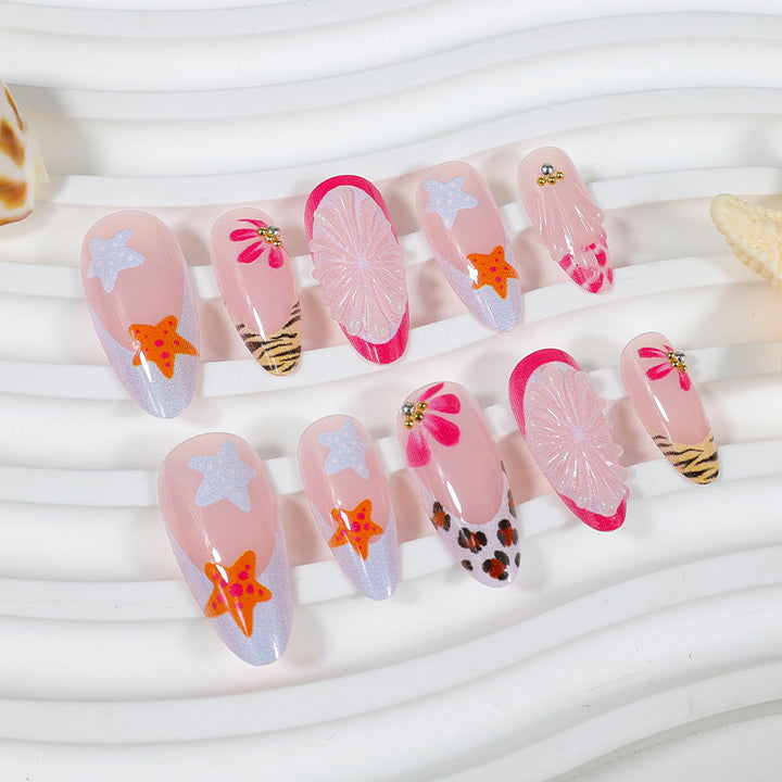 Kunstnagelset mit kreativen floralen und maritimen Designs Karnz