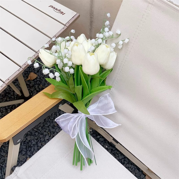Dekoratives Blumenbouquet für die Heimdekoration