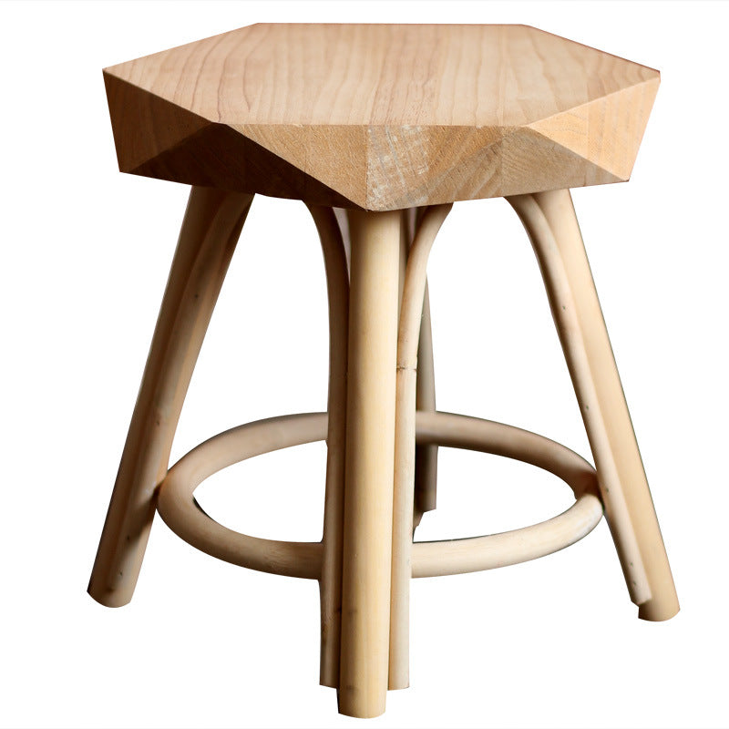 Moderner Hocker aus massivem Holz Karnz