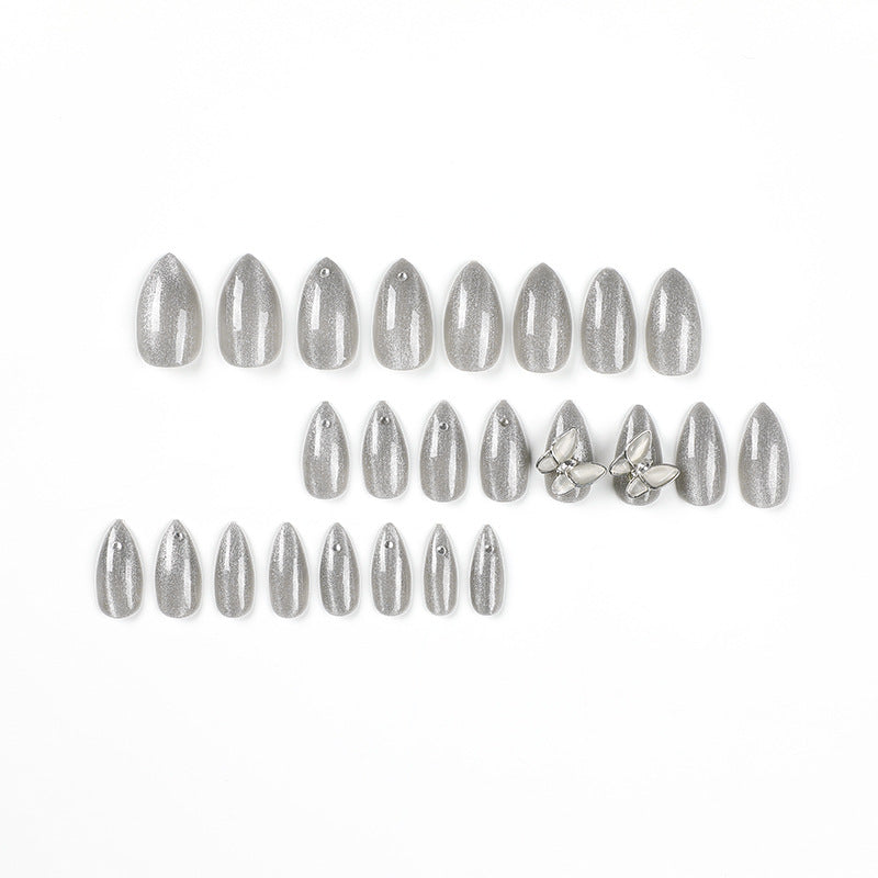 Glamouröse Stiletto-Nägel mit strahlendem Glitzer und elegantem 3D-Design Karnz