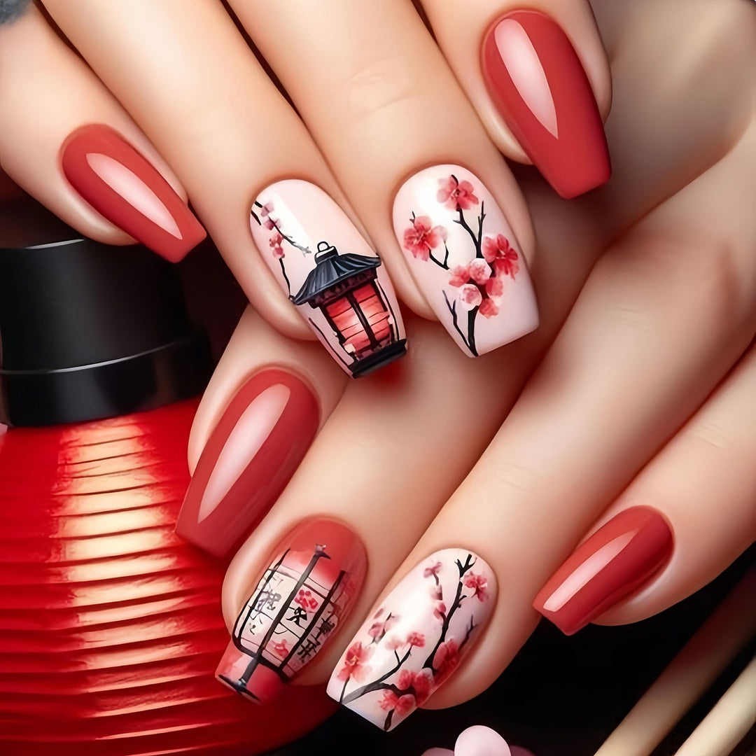 Elegante Nagelkunst mit Schwarz-Weiß-Kontrast Karnz