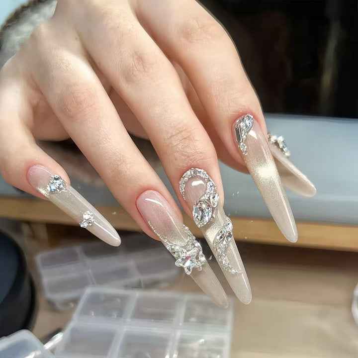 Dekorative Strass Stiletto Nagelverlängerungen