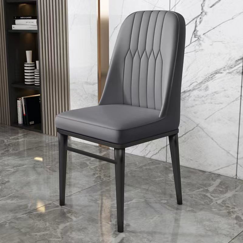 Designstuhl mit ergonomischer Polsterung Karnz