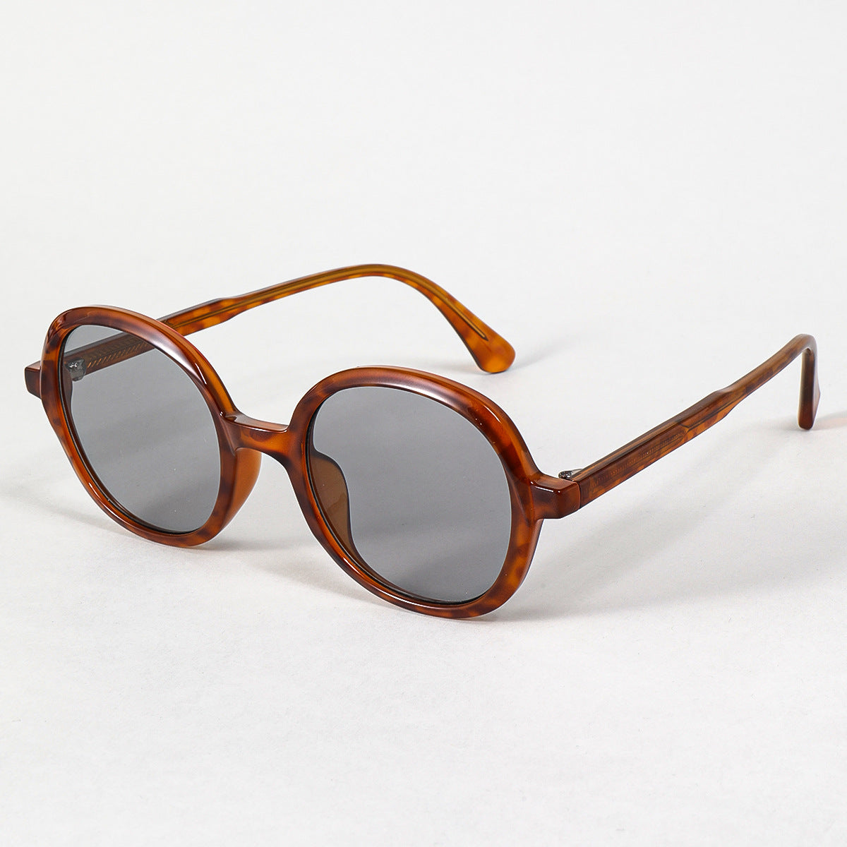 Damen modische Sonnenbrille mit robustem und stylischem Rahmen Karnz