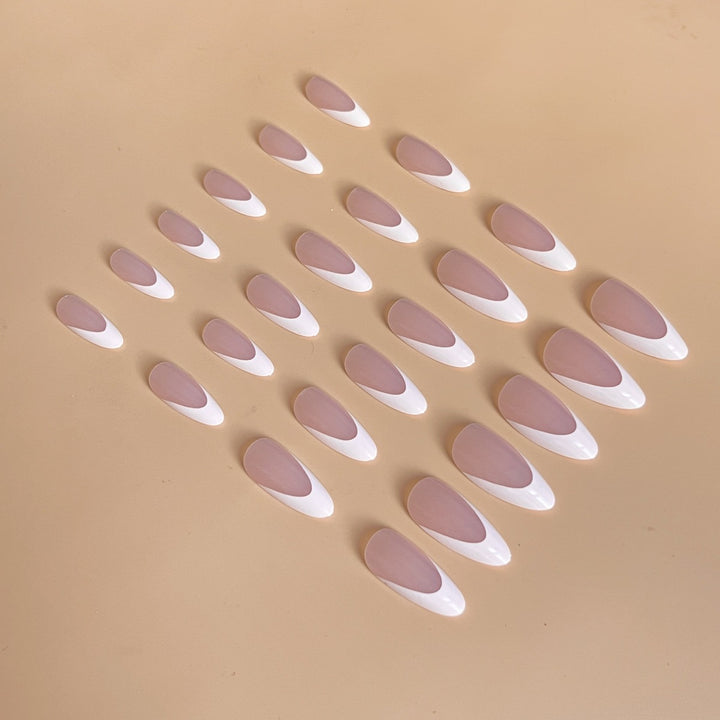 Elegante französische Spitzen-Almond-förmige Nagelverlängerungen Karnz
