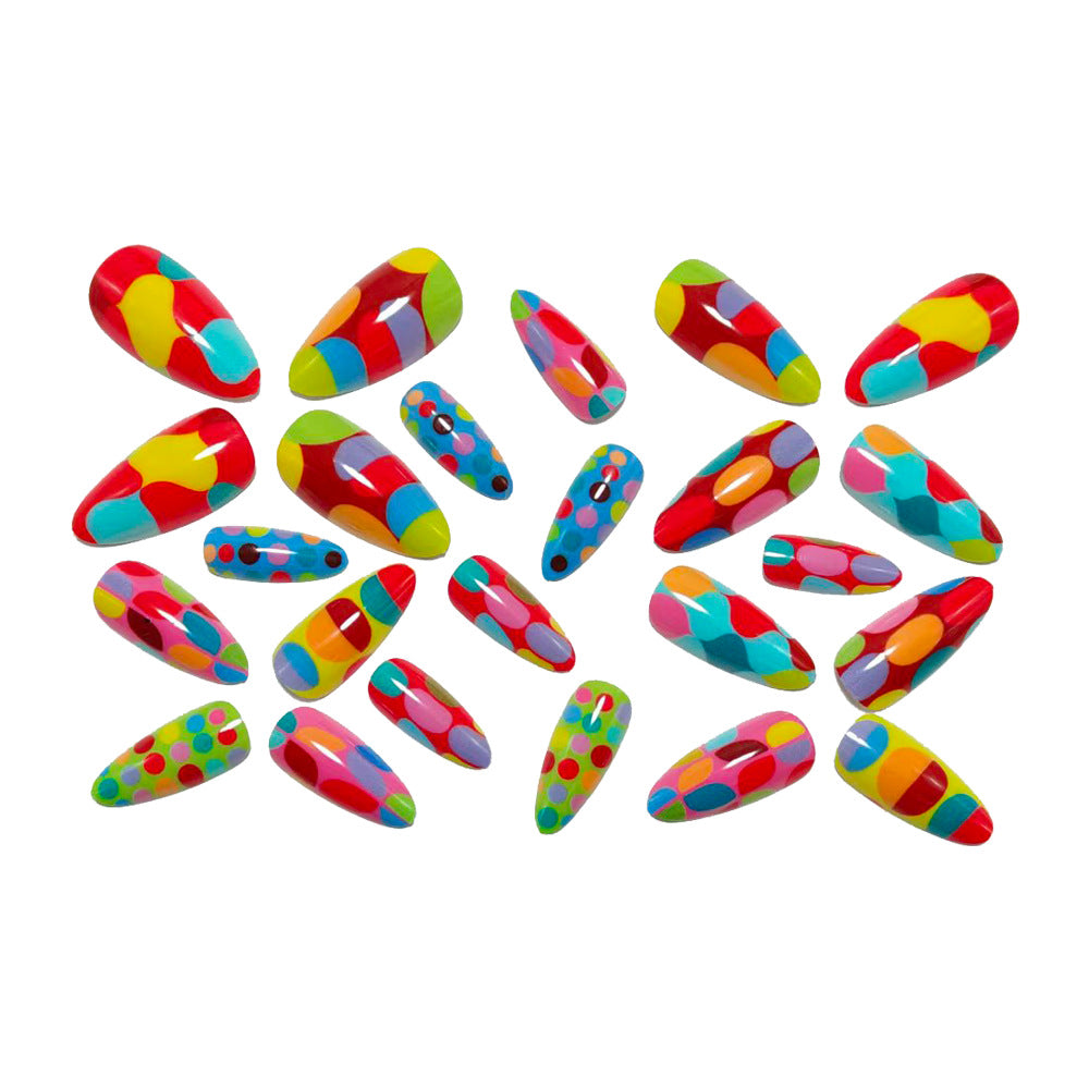 Kreatives Nageldesign Karnz