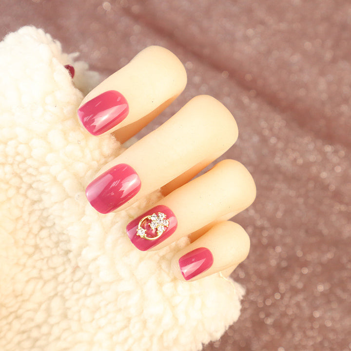 Dekoratives Press-On Nail Art Set mit eleganten Akzenten