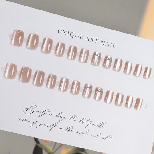 Dekorativer Press-On-Nagelset mit Strass-Akzenten