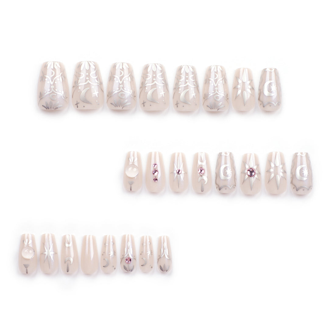 Künstliche Nagelkunst mit eleganten Strass- und Glitzereffekten Karnz