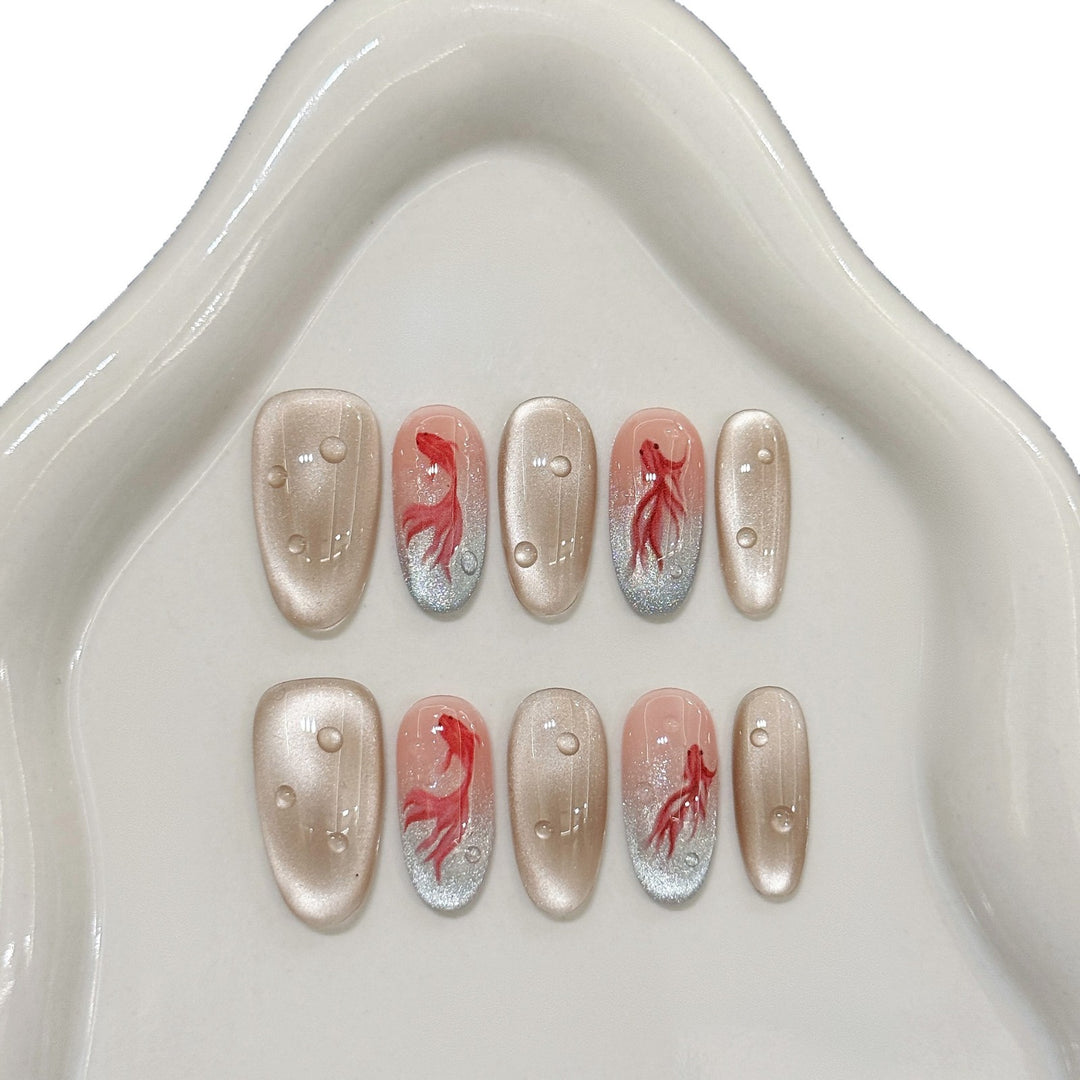 Künstlerisches Press-On Nagelset mit einzigartigem Fischdesign
