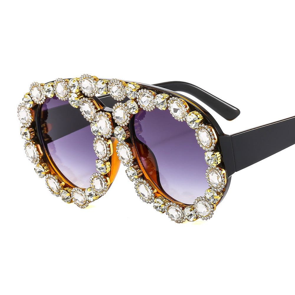 Damen Glamouröse Statement-Sonnenbrille mit auffälligem Kristallrahmen Karnz