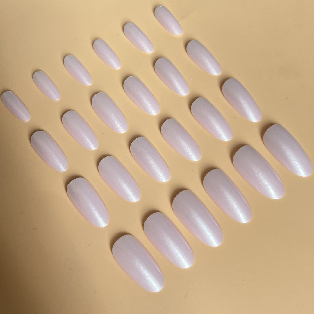 Elegante Mandelgeformte Press-On Nagelerweiterungen Karnz