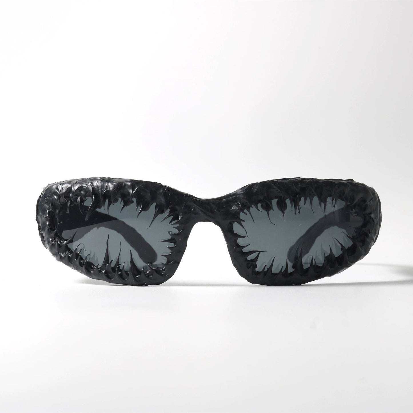 Damen kreative Design-Sonnenbrille mit einzigartigem strukturierter Rahmen Karnz