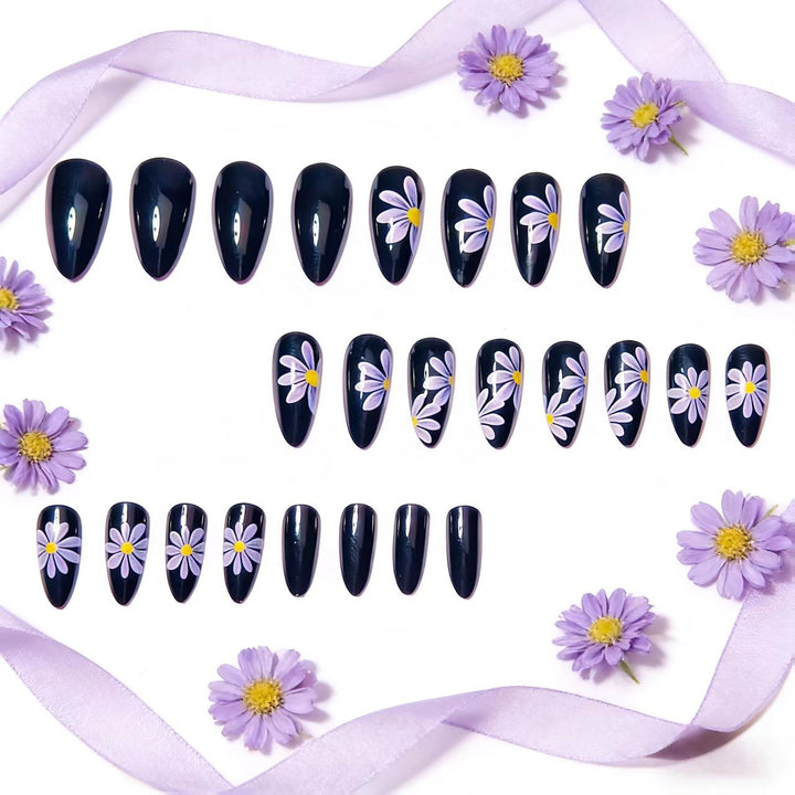 Kunstnägel mit Floralen Motiven und Elegantem Design Karnz