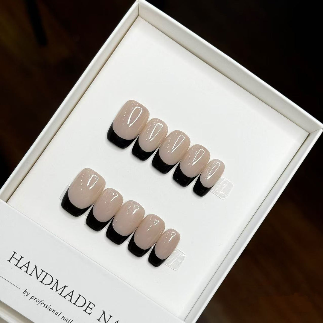 Handgemachte French Tip Press-On Nägel