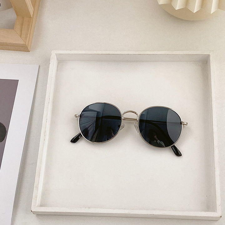 Modische Runde Sonnenbrille mit Goldener Fassung Karnz