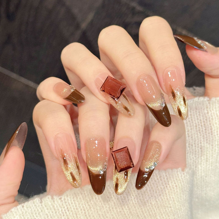 Dekoratives Press-On Nagelkunstset mit künstlerischem Ombre-Design