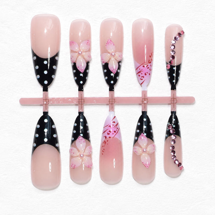 Premium Nagelstecker mit floralen Motiven Karnz