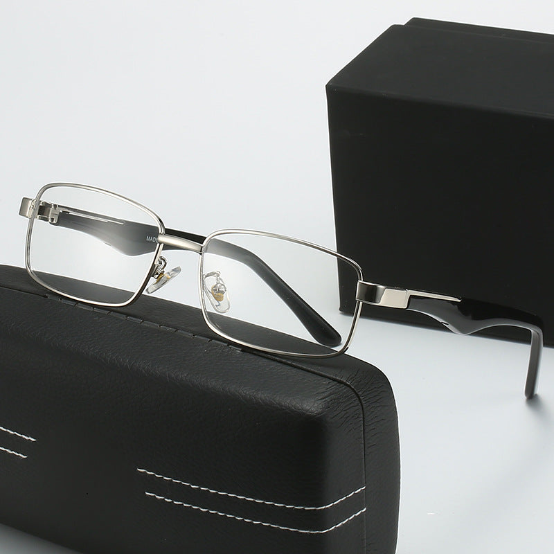 Damen Korrektionsbrille mit elegantem goldfarbenem Rahmen und stylischem Design Karnz