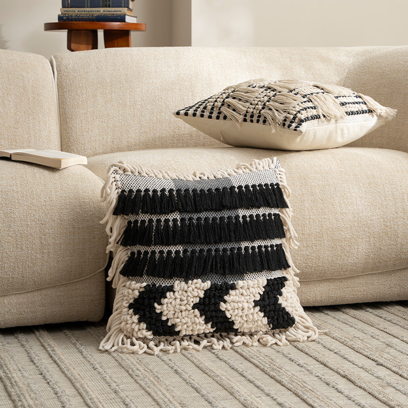Dekoratives Boho-Kissen mit Baumwoll-Tufting, Fransen und Quasten