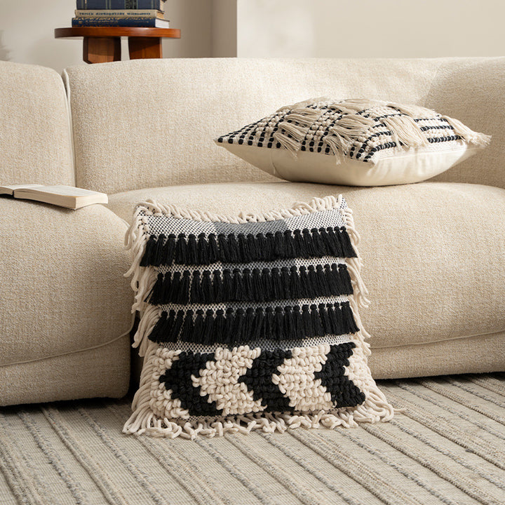 Dekoratives Boho-Kissen mit Baumwoll-Tufting, Fransen und Quasten