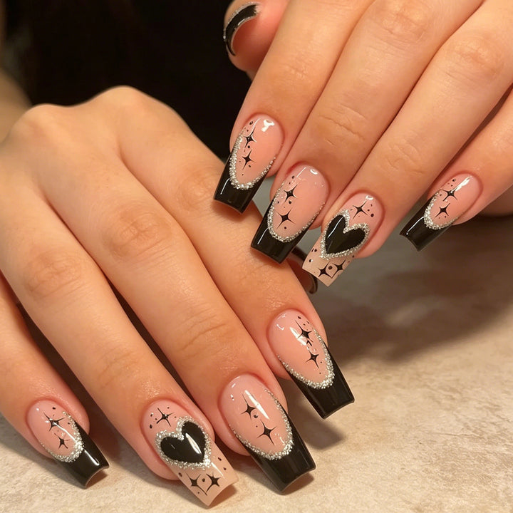 Elegante Herz-verzierte Nagelkunstverzierungen Karnz