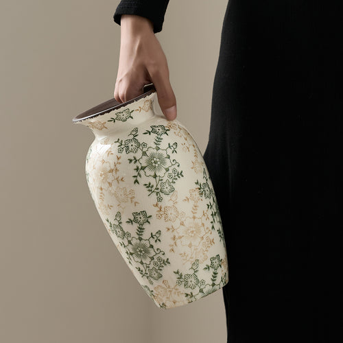 Dekorative Porzellanvase mit floralem Design Karnz