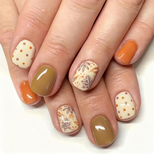 Künstlerische saisonale Nagelkunst-Verstärkungen Karnz
