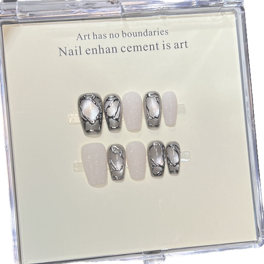 Elegantes Acryl Press-On Nagelkunstset mit metallischen Designelementen Karnz