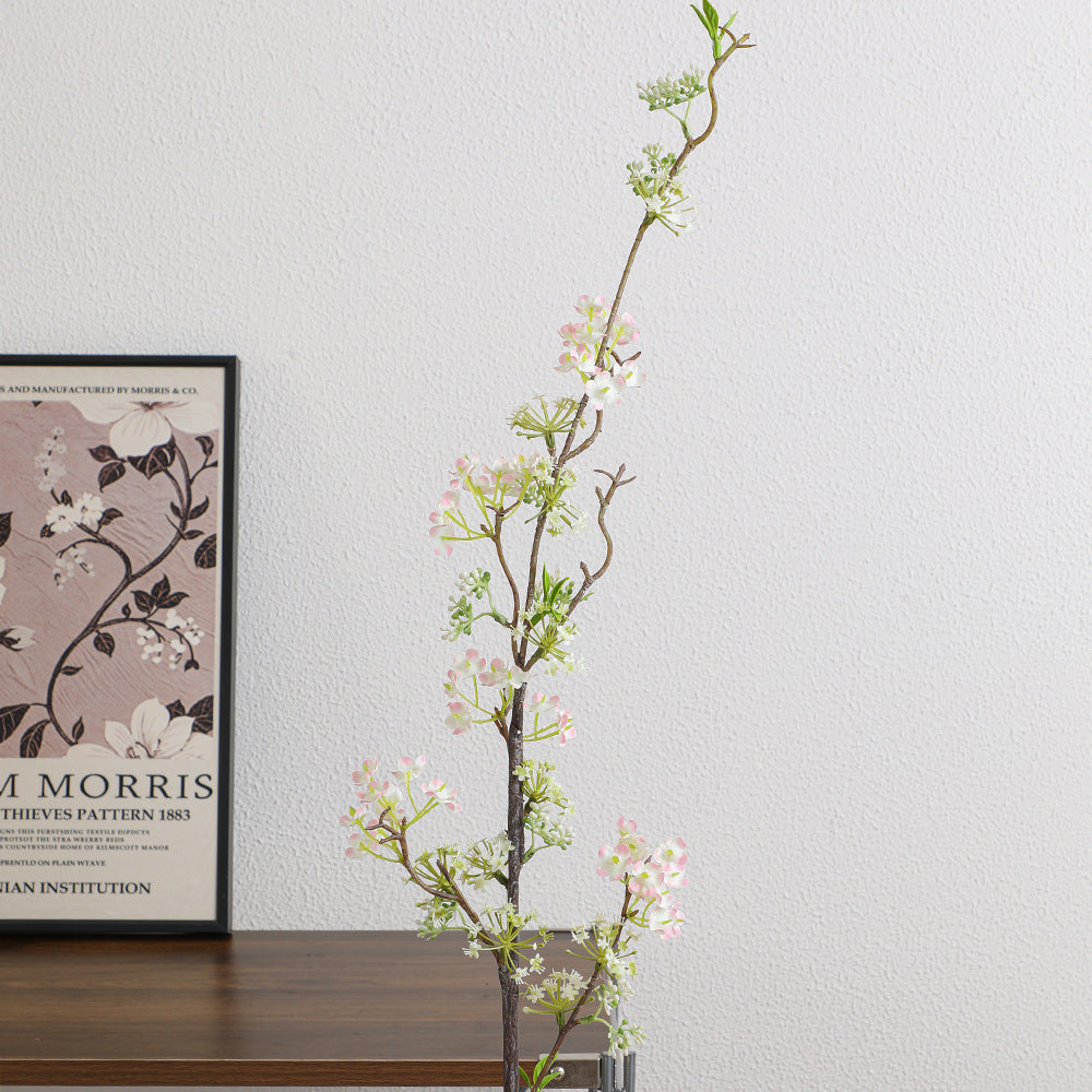 Natürlicher Kunstblütenzweig mit detaillierten Blüten Karnz