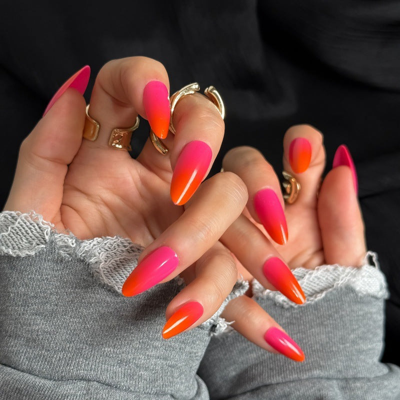 Trendige Nagelspitzen Karnz