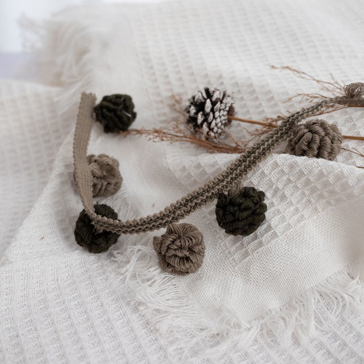 Dekorative Bordüre mit Pompons Karnz
