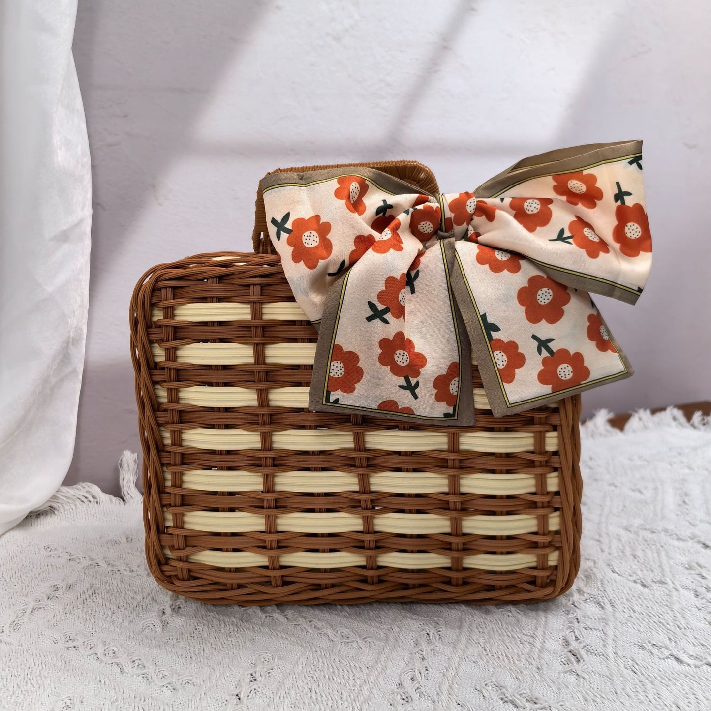 Damen eleganter Handtasche aus geflochtenem Material Karnz
