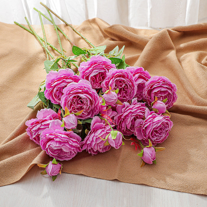 Eleganter künstlicher Rosenstrauß