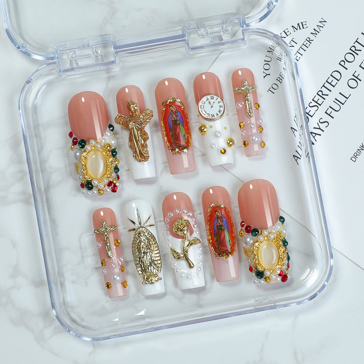 Kunstnagelset mit luxuriösen 3D-Verzierungen und religösen Motiven Karnz